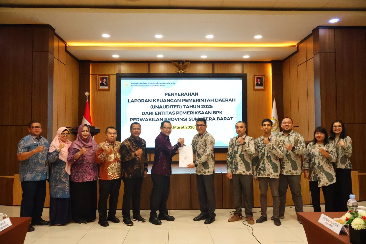walikota-payakumbuh-serahkan-laporan-keuangan-pemerintah-daerah-tahun-anggaran-2025-kepada-bpk-sumbar walikota-payakumbuh-serahkan-laporan-keuangan-pemerintah-daerah-tahun-anggaran-2025-kepada-bpk-sumbar