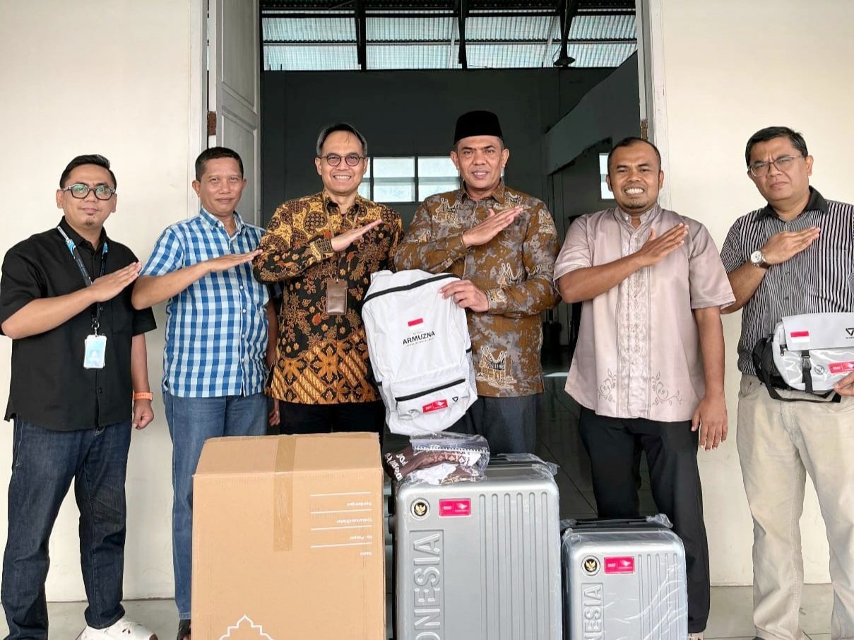 tiba-di-padang,-530-koper-jemaah-haji-sumbar-siap-didistribusikan tiba-di-padang,-530-koper-jemaah-haji-sumbar-siap-didistribusikan