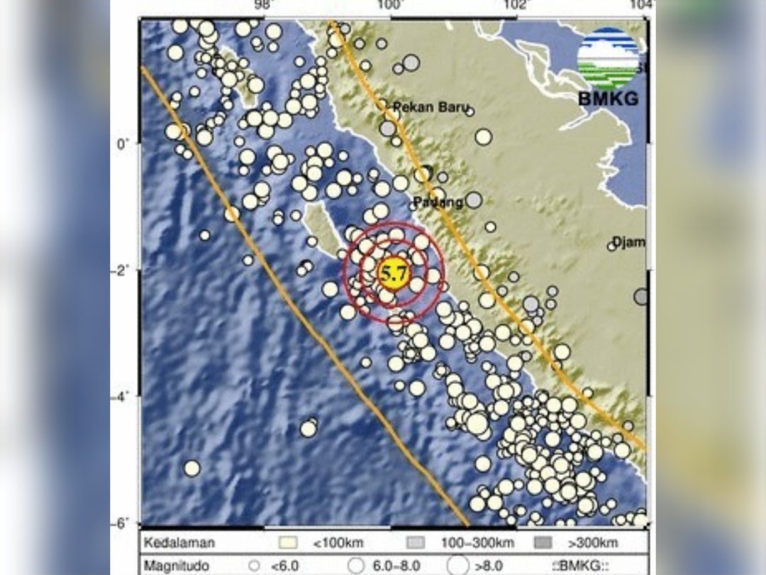 gempa-magnitudo-5,7-guncang-sumatera-barat,-warga-padang-hingga-bukittinggi-rasakan-getaran-kuat gempa-magnitudo-5,7-guncang-sumatera-barat,-warga-padang-hingga-bukittinggi-rasakan-getaran-kuat