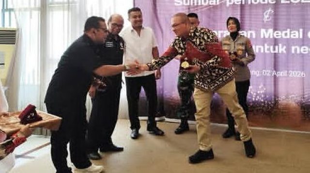 nindya-karya-terima-penghargaan-atas-percepatan-pemulihan-bencana-sumbar