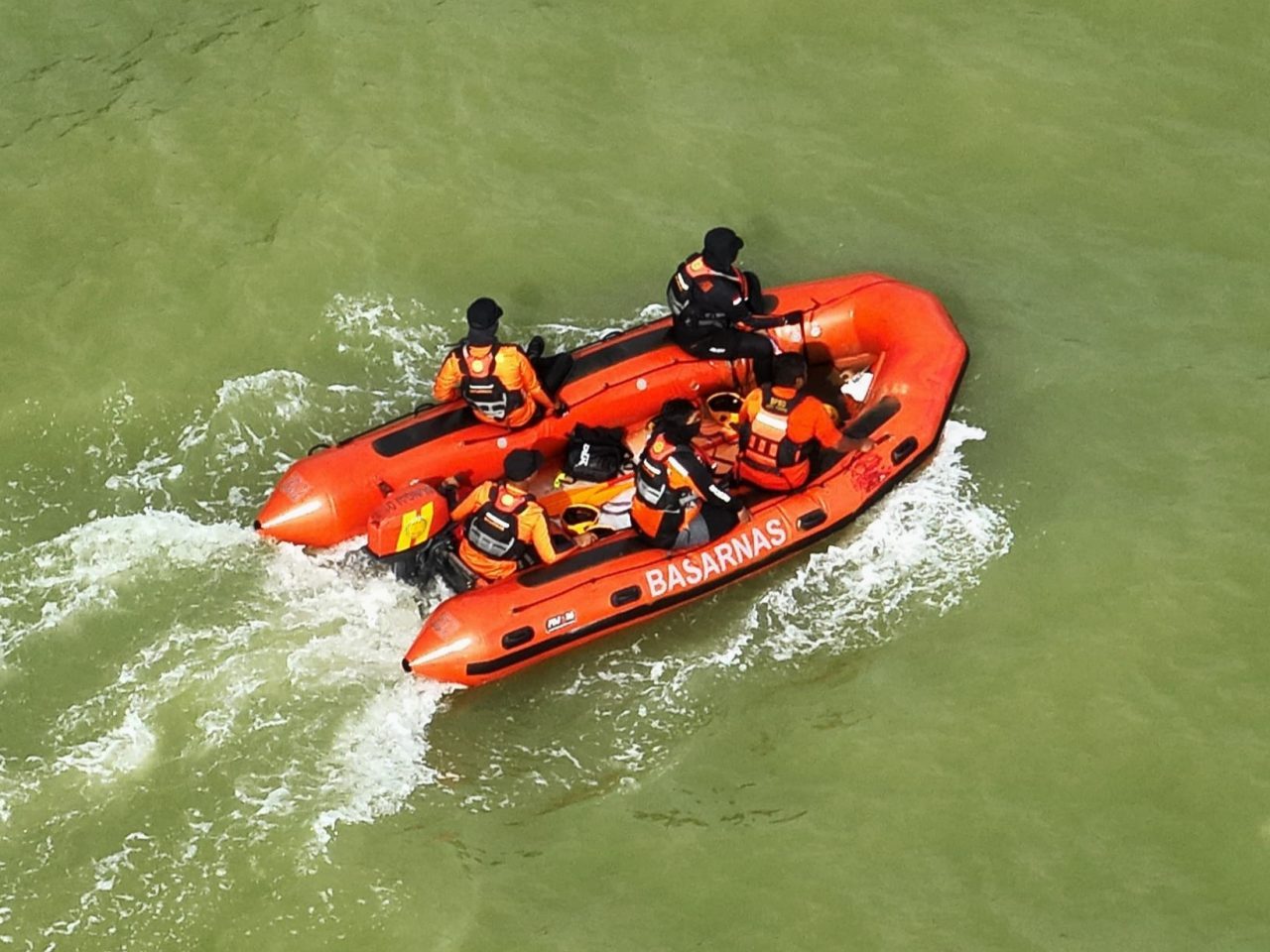 pencarian-hari-kedua:-tim-sar-perluas-area-penyisiran-cari-dua-bocah-hilang-di-pantai-ulak-karang