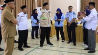kartu-nusuk-dibagikan-di-embarkasi,-kemenhaj-sumbar-perbarui-layanan-one-stop-service