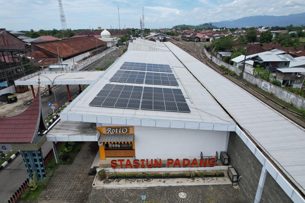 peringati-hari-bumi-2026,-kai-divre-ii-sumbar-perkuat-transportasi-massal-rendah-emisi-dan-pemanfaatan-energi-hijau