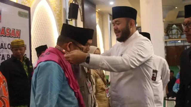 wali-kota-lepas-386-jemaah-haji-kloter-1-kota-padang