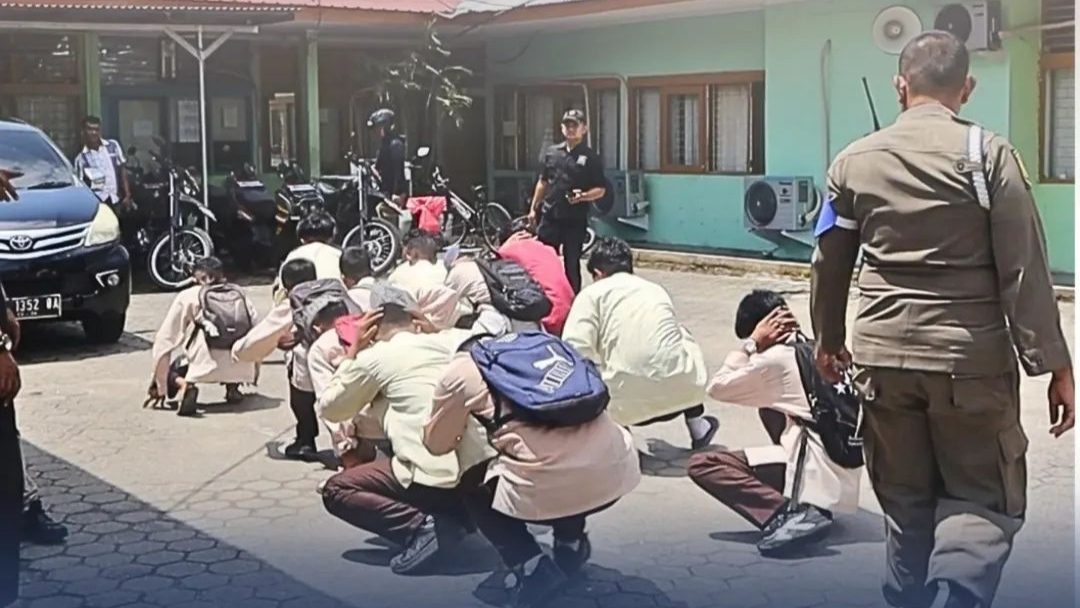 bolos-sekolah-saat-jam-pelajaran,-14-pelajar-di-kawasan-lubuk-lintah-diciduk-satpol-pp-padang