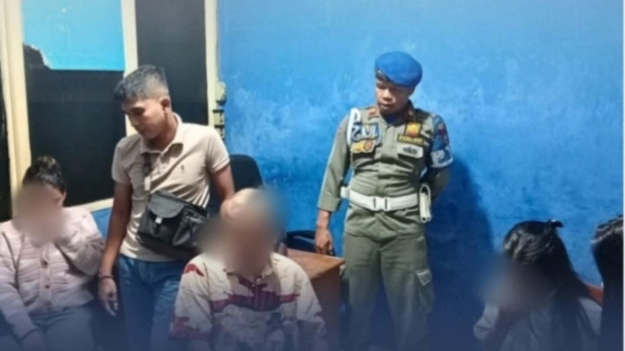 terima-laporan-warga,-satpol-pp-padang-amankan-pasangan-bukan-suami-istri-di-kos-putri