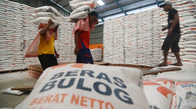 bulog-sumbar-pastikan-stok-beras-aman-hingga-akhir-2026