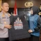 kunjungan-kerja-ke-mapolda-sumbar,-rezka-oktoberia-dinobatkan-sebagai-sahabat-kapolda-sumbar