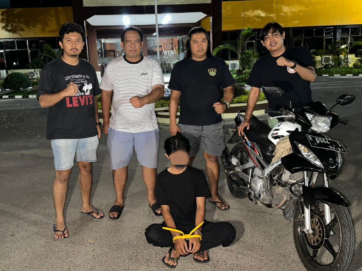 terekam-cctv-curi-laptop-di-kamar-garin-masjid,-pemuda-di-padang-diringkus-tim-klewang