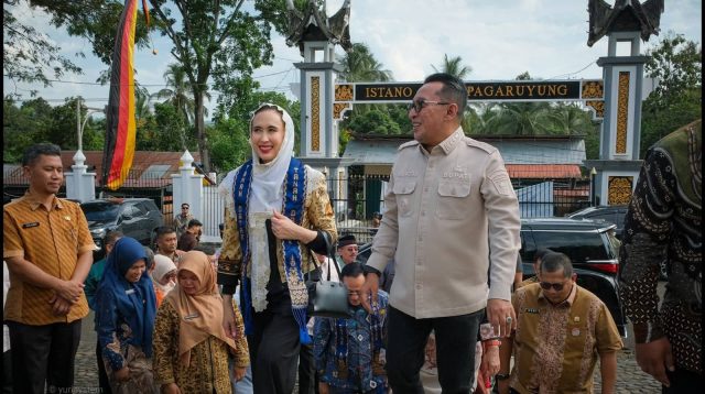 menpar-dorong-promosi-istano-basa-pagaruyung-jadi-destinasi-ikonik