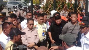 terima-aspirasi-buruh,-evi-yandri-komit-tindaklanjuti-tuntutan-kspsi-sumbar-ke-pusat