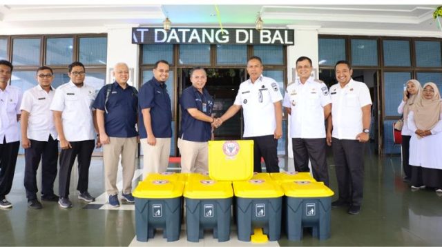 pemko-pariaman-terima-bantuan-tong-sampah-terpilah-untuk-pemanfaatan-sampah
