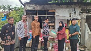 pemkab-dharmasraya-salurkan-bantuan-korban-kebakaran-di-pulau-punjung