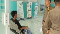 satpol-pp-padang-evakuasi-pria-mengamuk-ke-rsj-saanin