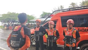 seorang-anak-hanyut-di-muara-pantai-buayo-putiah-surantiah,-tim-sar-lakukan-pencarian