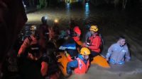 banjir-terjang-saruaso-tanah-datar,-tim-sar-gabungan-evakuasi-5-warga-di-tengah-hujan-lebat