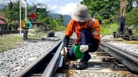 antisipasi-cuaca-ekstrem,-kai-divre-ii-sumbar-intensifkan-pemeriksaan-detail-jalur-kereta-api