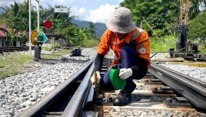 antisipasi-cuaca-ekstrem,-kai-divre-ii-sumbar-intensifkan-pemeriksaan-detail-jalur-kereta-api