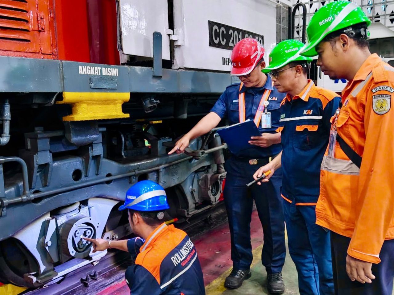 inspeksi-serentak,-kai-divre-ii-sumbar-pastikan-seluruh-lokomotif-dan-kereta-laik-operasi