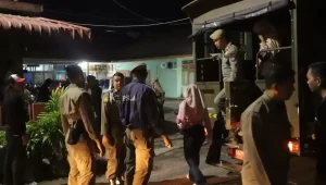 razia-dini-hari,-satpol-pp-padang-amankan-22-orang-di-penginapan