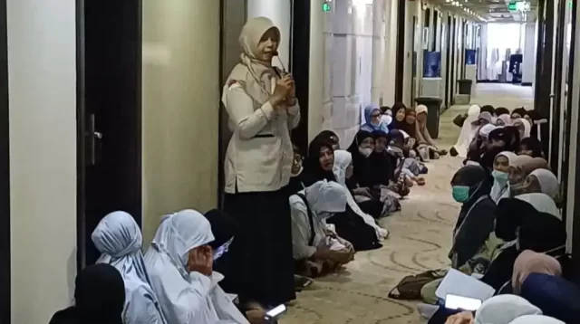 jemaah-perempuan-kloter-padang-dapat-bimbingan-fikih-haid-saat-haji