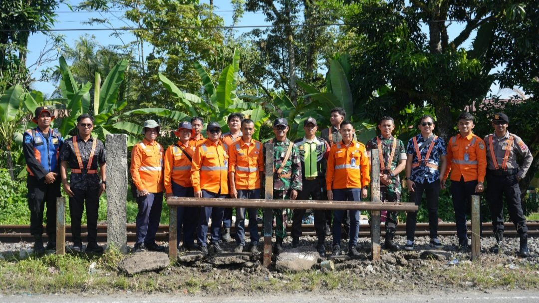 komitmen-jaga-keselamatan,-kai-divre-ii-sumbar-kembali-tutup-serentak-3-perlintasan-liar-di-padang-pariaman komitmen-jaga-keselamatan,-kai-divre-ii-sumbar-kembali-tutup-serentak-3-perlintasan-liar-di-padang-pariaman