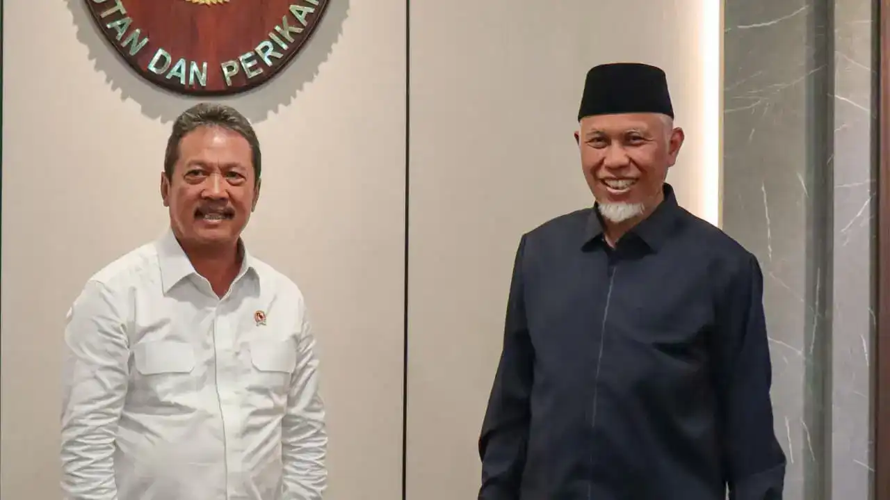 gubernur-mahyeldi-paparkan-strategi-ekonomi-biru-sumbar-ke-menteri-kkp