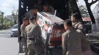 tak-ada-toleransi!-satpol-pp-padang-sapu-bersih-pkl-yang-bandel-jualan-di-trotoar-dan-badan-jalan tak-ada-toleransi!-satpol-pp-padang-sapu-bersih-pkl-yang-bandel-jualan-di-trotoar-dan-badan-jalan