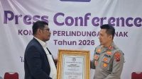 bersinar-di-tingkat-nasional,-kapolres-sijunjung-terima-penghargaan-dari-komnas-pa