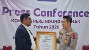 bersinar-di-tingkat-nasional,-kapolres-sijunjung-terima-penghargaan-dari-komnas-pa
