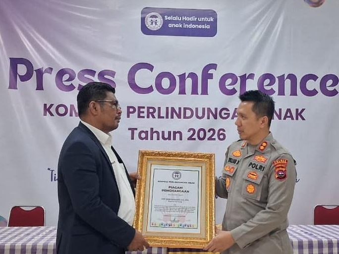 bersinar-di-tingkat-nasional,-kapolres-sijunjung-terima-penghargaan-dari-komnas-pa bersinar-di-tingkat-nasional,-kapolres-sijunjung-terima-penghargaan-dari-komnas-pa
