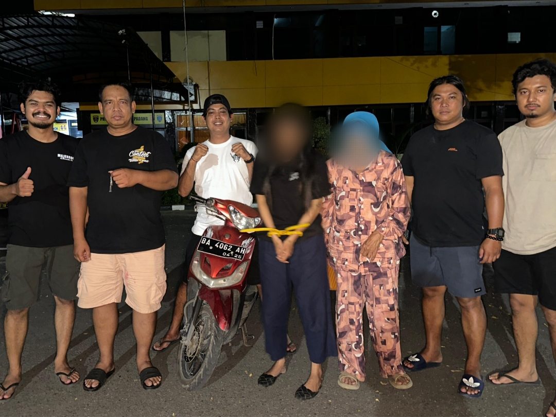 modus-pura-pura-beli,-ibu-dan-anak-pelaku-pencurian-emas-di-padang-diringkus-polisi modus-pura-pura-beli,-ibu-dan-anak-pelaku-pencurian-emas-di-padang-diringkus-polisi