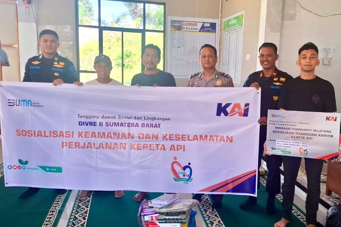 cara-unik-kai-divre-ii-sumbar-jaga-keselamatan-rel:-sapa-sekolah-dan-masjid-di-sekitar-lintasan-aktif