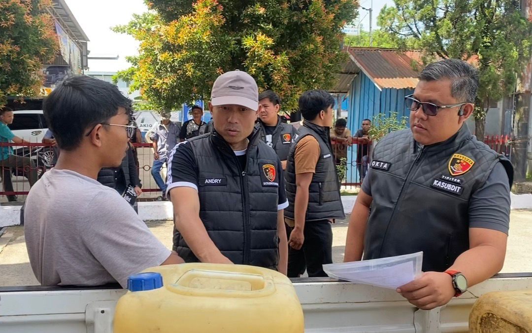 antisipasi-penyalahgunaan,-polda-sumbar-gelar-sidak-maraton-di-sejumlah-spbu antisipasi-penyalahgunaan,-polda-sumbar-gelar-sidak-maraton-di-sejumlah-spbu
