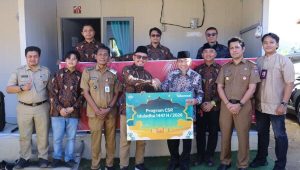 telkomsel-serahkan-sapi-kurban-untuk-warga-huntara-pauh-kota-padang