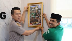 figura-banser-dan-polisi-kini-hiasi-ruang-kerja-kapolres-sijunjung 