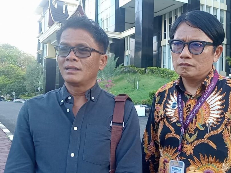 buntut-laporan-dugaan-korupsi-apbd,-eks-pimpinan-dprd-kota-pariaman-datangi-mapolda-sumbar buntut-laporan-dugaan-korupsi-apbd,-eks-pimpinan-dprd-kota-pariaman-datangi-mapolda-sumbar