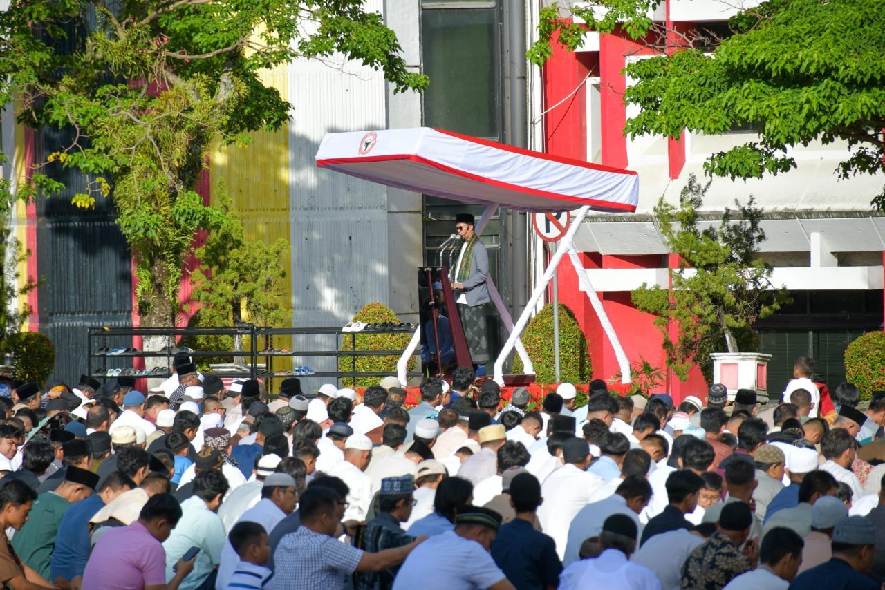 ikuti-salat-iduladha-1447-h,-ribuan-jamaah-padati-plaza-kantor-pusat-pt-semen-padang ikuti-salat-iduladha-1447-h,-ribuan-jamaah-padati-plaza-kantor-pusat-pt-semen-padang