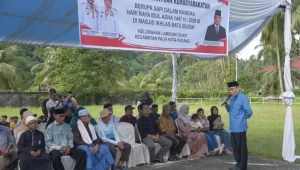 warga-pauh-terima-sapi-kurban-bantuan-presiden-prabowo-subianto-seberat-964-kg
