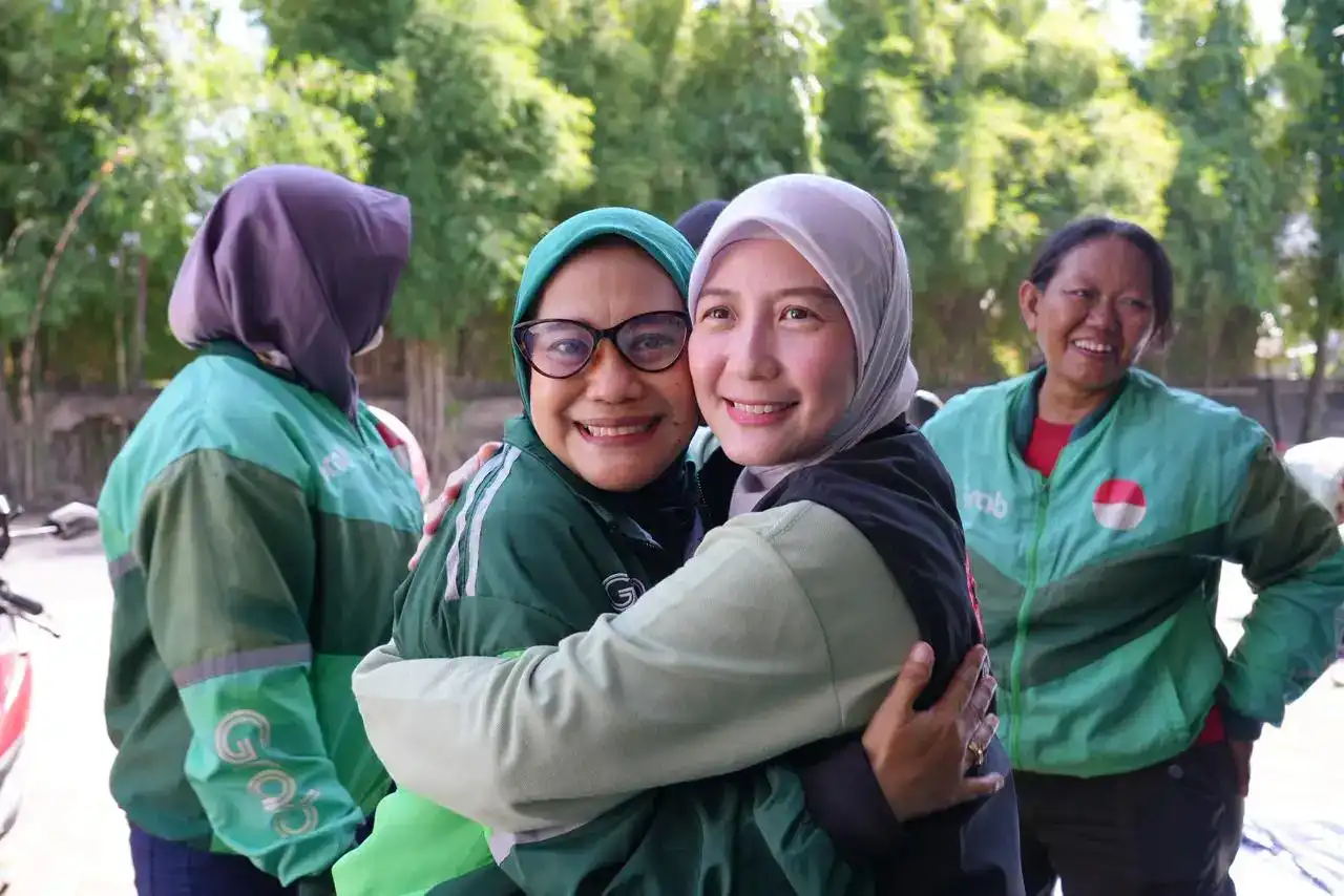 kisah-haru-driver-ojol-perempuan-terima-paket-qurban-dari-laznas-pppa-daarul-qur’an kisah-haru-driver-ojol-perempuan-terima-paket-qurban-dari-laznas-pppa-daarul-qur’an