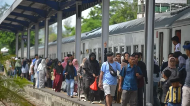 kai-divre-ii-padang-sediakan-ribuan-tiket-kereta-libur-idul-adha