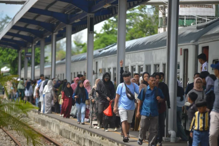 kai-divre-ii-padang-sediakan-ribuan-tiket-kereta-libur-idul-adha kai-divre-ii-padang-sediakan-ribuan-tiket-kereta-libur-idul-adha