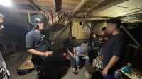 polres-pasbar-tangkap-empat-pria-usai-pesta-sabu polres-pasbar-tangkap-empat-pria-usai-pesta-sabu