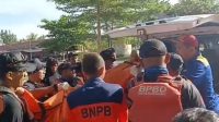 sempat-dinyatakan-hilang,-remaja-yang-terseret-ombak-di-pantai-sunur-ditemukan-meninggal-dunia sempat-dinyatakan-hilang,-remaja-yang-terseret-ombak-di-pantai-sunur-ditemukan-meninggal-dunia