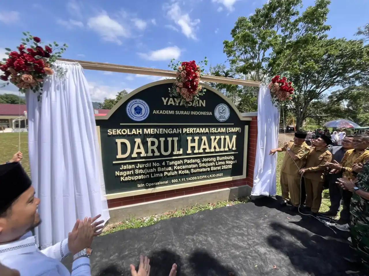 usung-konsep-pendidikan-surau-modern,-gubernur-sumbar-resmikan-smp-islam-darul-hakim usung-konsep-pendidikan-surau-modern,-gubernur-sumbar-resmikan-smp-islam-darul-hakim