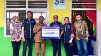 peduli-pendidikan,-bri-cabang-bukittinggi-salurkan-bantuan-sarana-prasarana-ke-sdn-05-maninjau