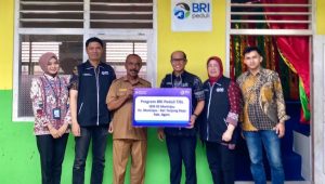 peduli-pendidikan,-bri-cabang-bukittinggi-salurkan-bantuan-sarana-prasarana-ke-sdn-05-maninjau