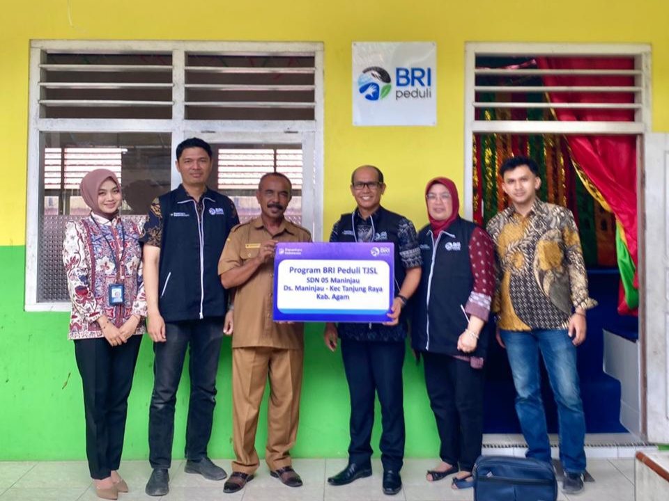 peduli-pendidikan,-bri-cabang-bukittinggi-salurkan-bantuan-sarana-prasarana-ke-sdn-05-maninjau