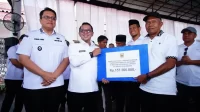 pemkab-tanah-datar-salurkan-bantuan-dana-bagi-korban-bencana-2025