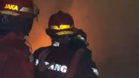 si-jago-merah-mengamuk-di-perumahan-puskud-koto-tangah,-dua-rumah-ludes-terbakar-malam-ini